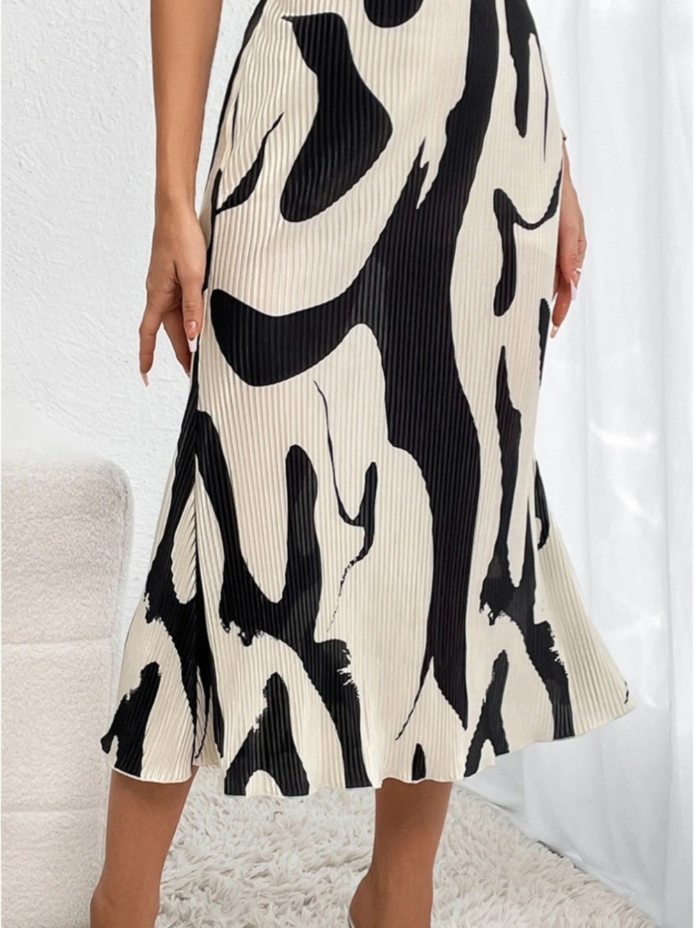 SHEIN Black & Cream Abstract Pleated Midi Skirt